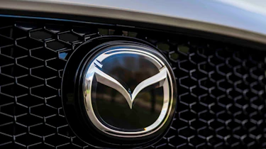 Mazda 3 - grille badge