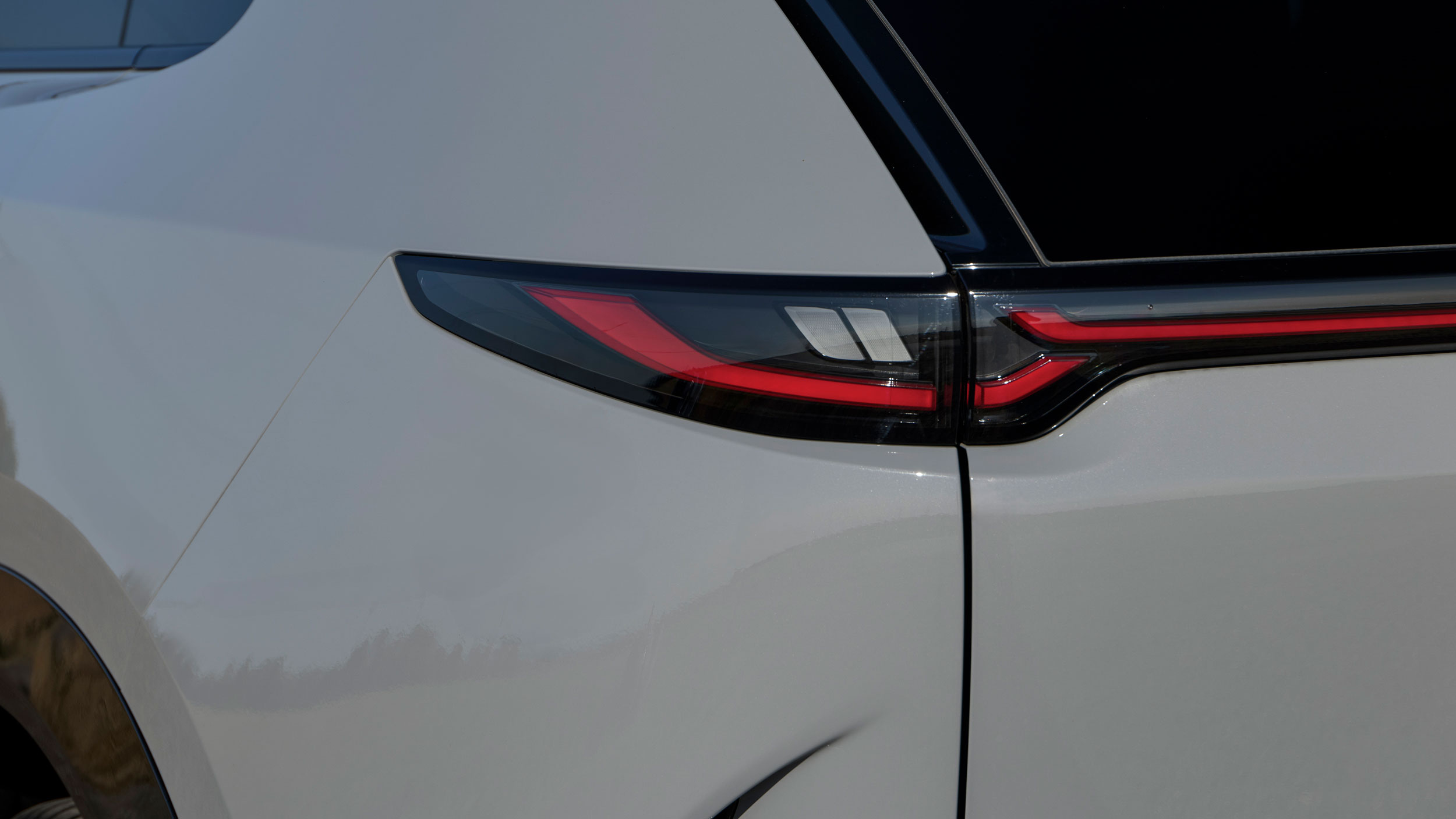Mazda CX-6e - rear light