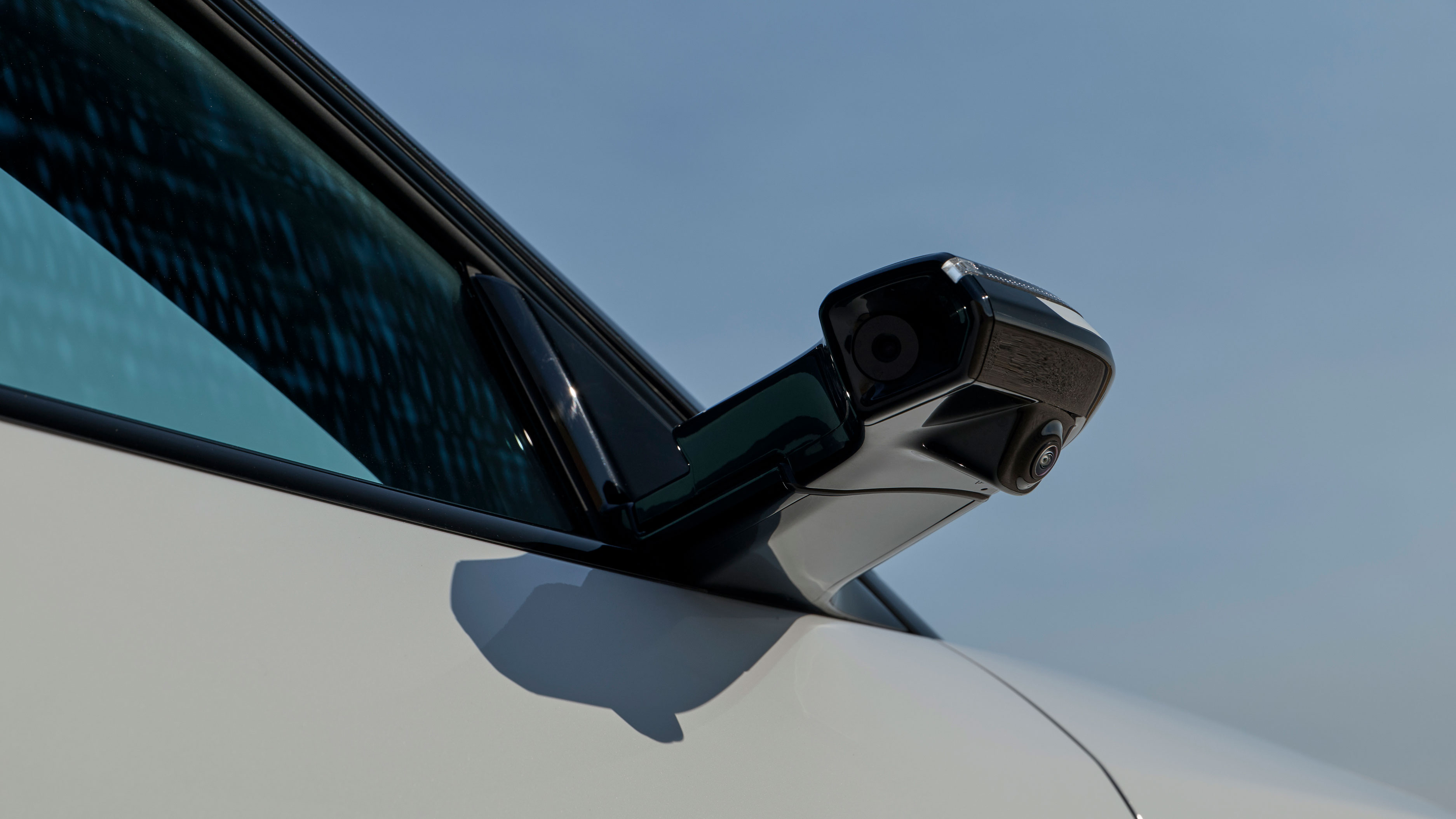 Mazda CX-6e - wing camera