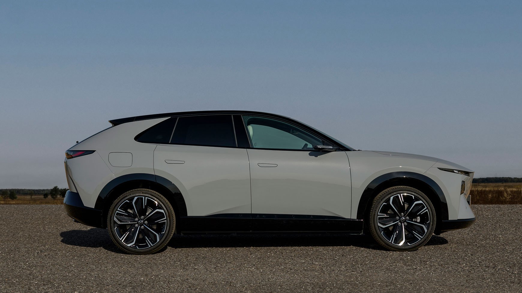 Mazda CX-6e - side