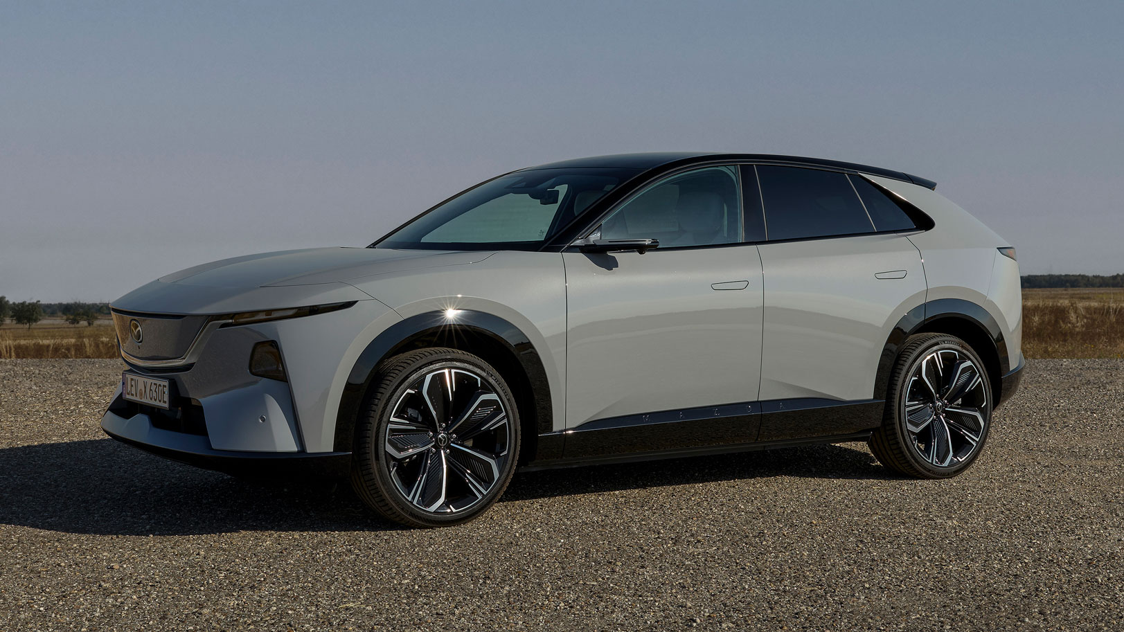 Mazda CX-6e - front static