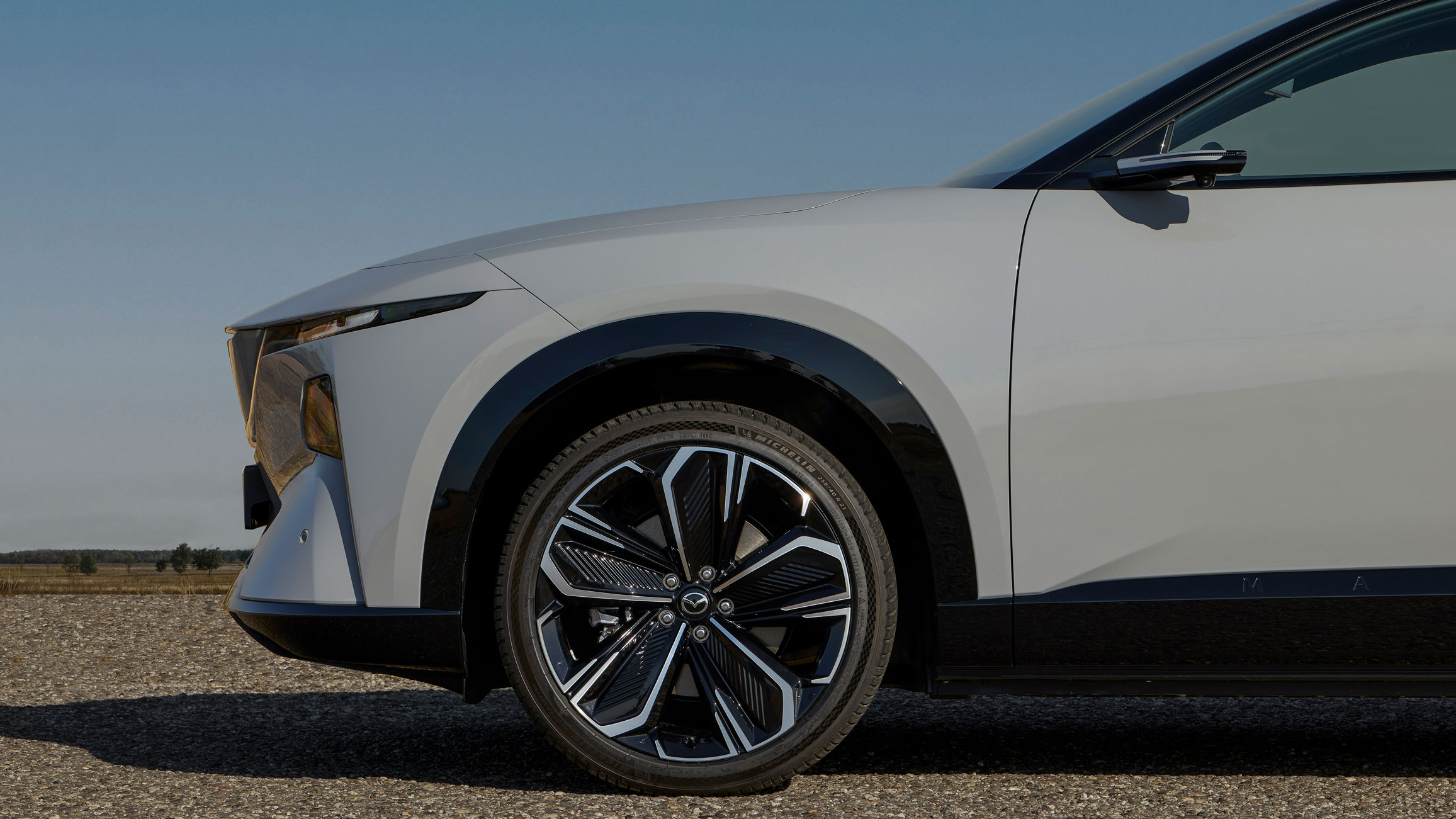 Mazda CX-6e - wheel
