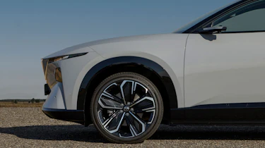 Mazda CX-6e - wheel