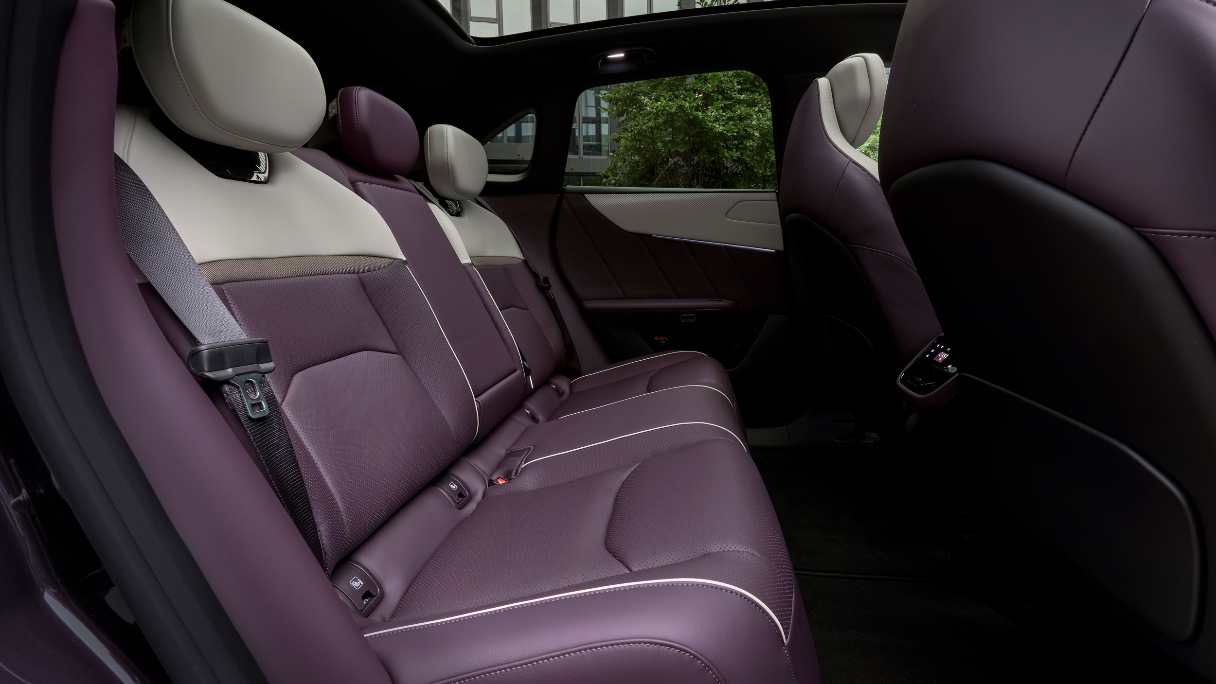 Mazda CX-6e - rear seats