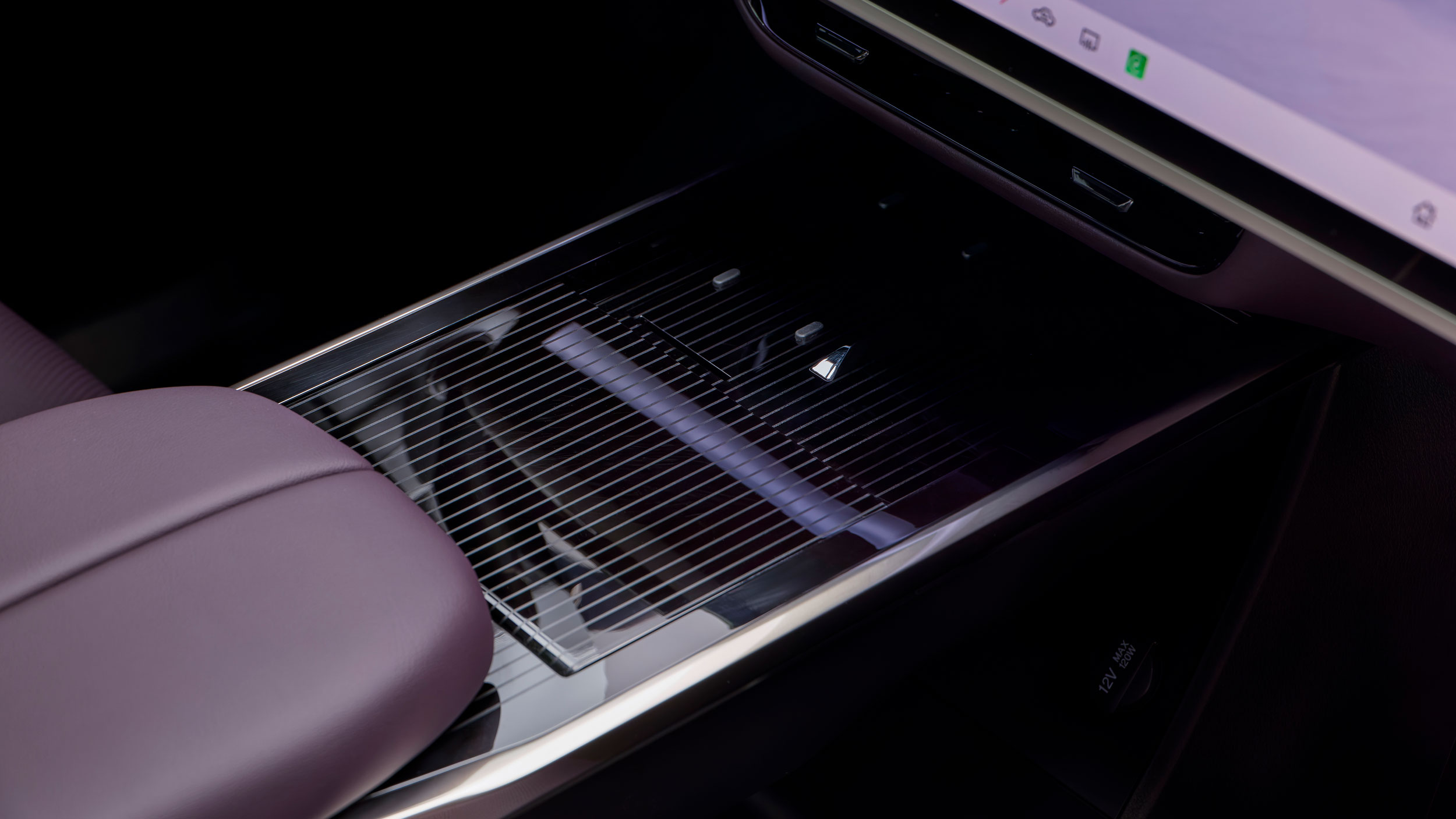 Mazda CX-6e - centre console