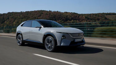 Mazda CX-6e - front action