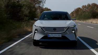 Mazda CX-6e - full front