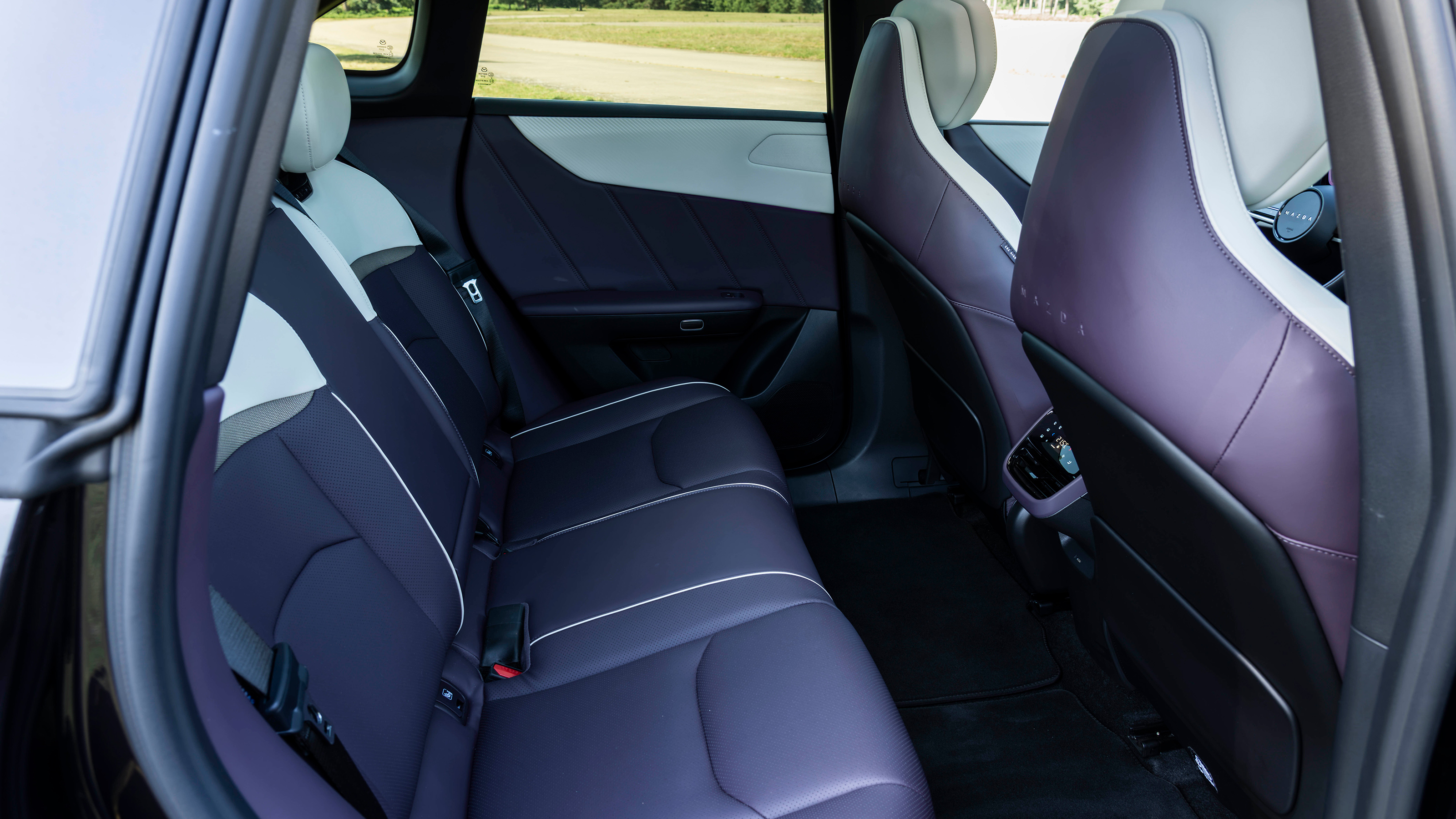 Mazda CX-6e - rear seats
