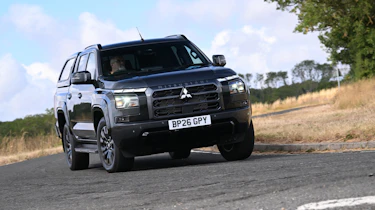 Mitsubishi L200 - front cornering
