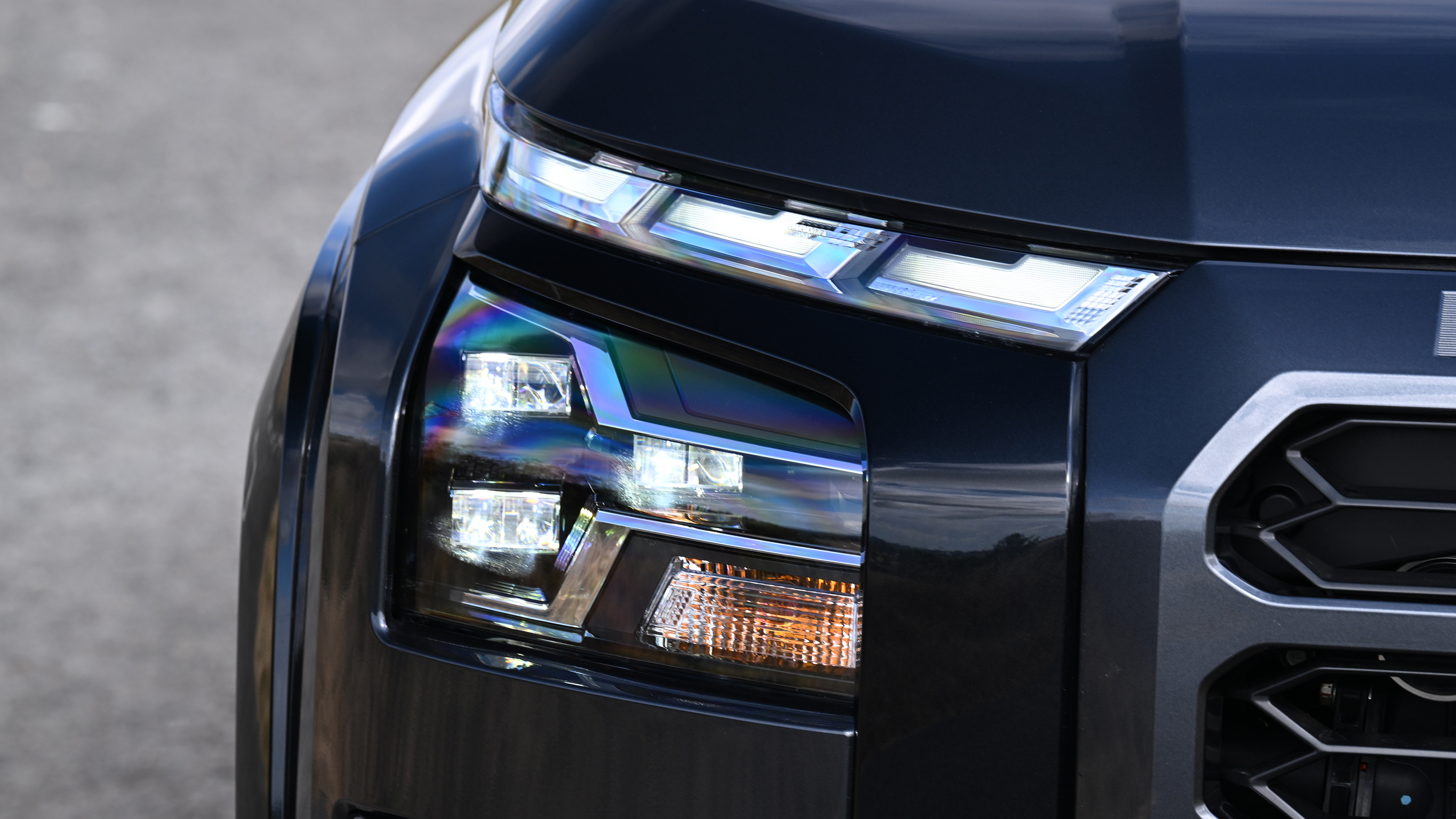 Mitsubishi L200 - headlight
