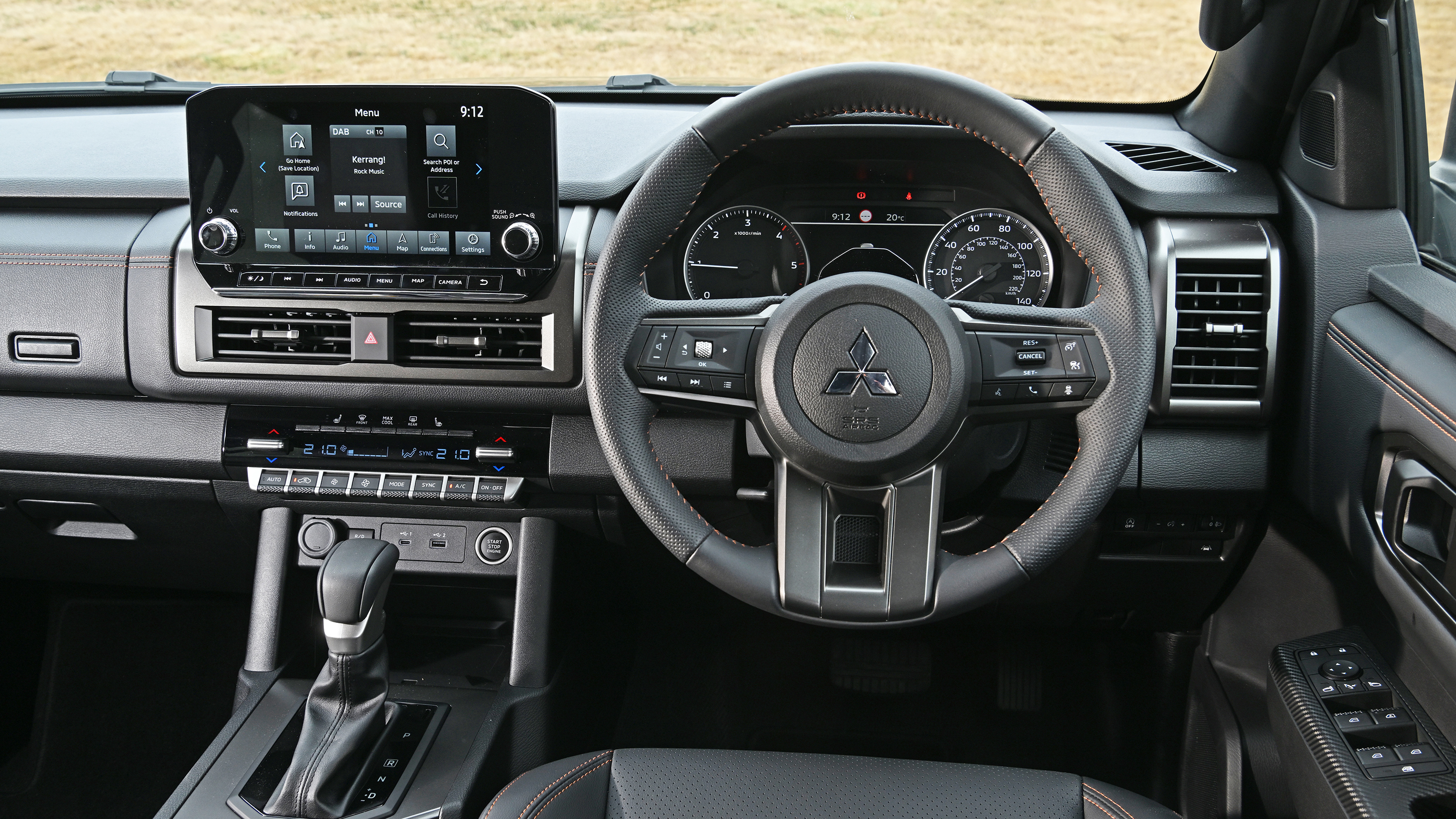 Mitsubishi L200 - dashboard