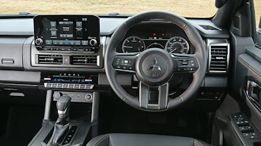 Mitsubishi L200 - dashboard