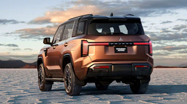 Mitsubishi Shogun - rear