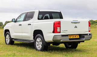 New Mitsubishi L200 Commercial