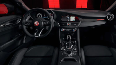 Alfa Romeo Giulia Edizione Luna Rossa - dash