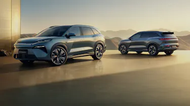 New BYD Sealion 8 - front and rear
