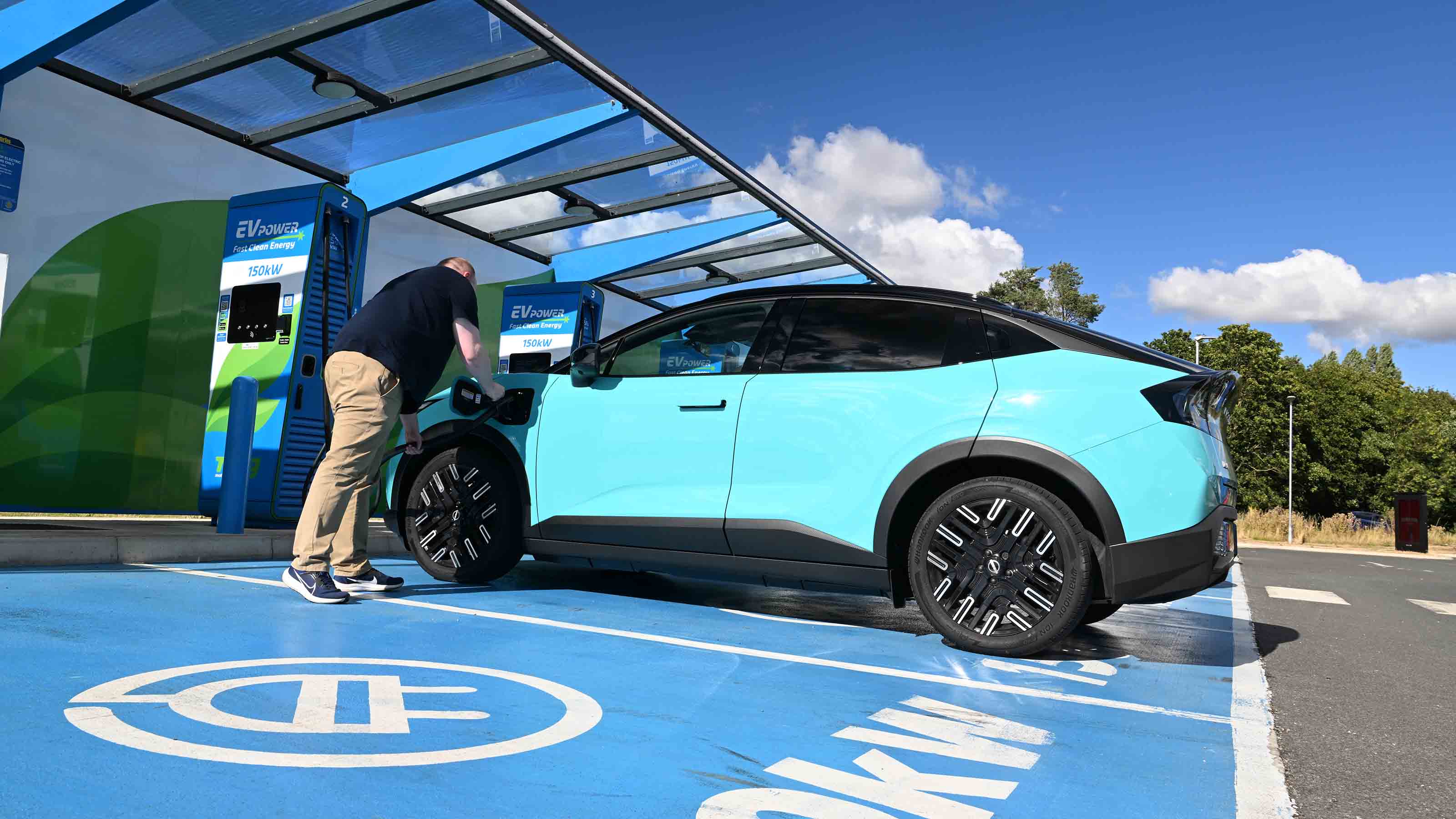 Nissan Leaf - Ellis Hyde at a rapid charging point
