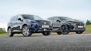Peugeot 5008 vs Nissan X-Trail - front angled