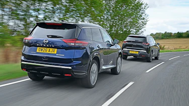 Peugeot 5008 vs Nissan X-Trail - rear 3/4