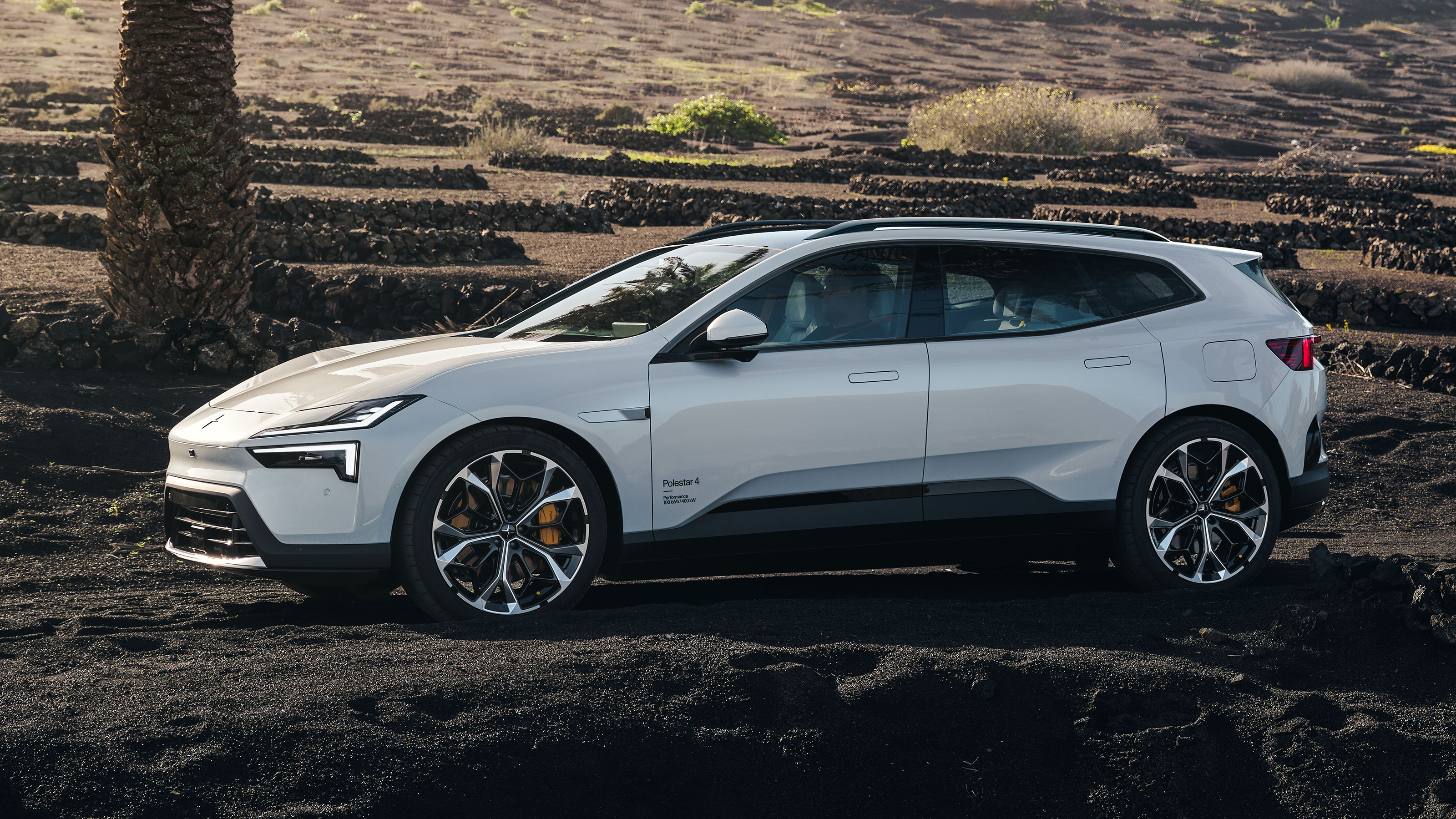 Polestar 4 - front action