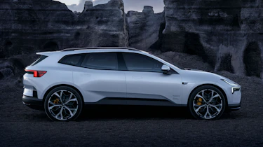 Polestar 4 - side action