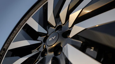 Range Rover Electric wheel