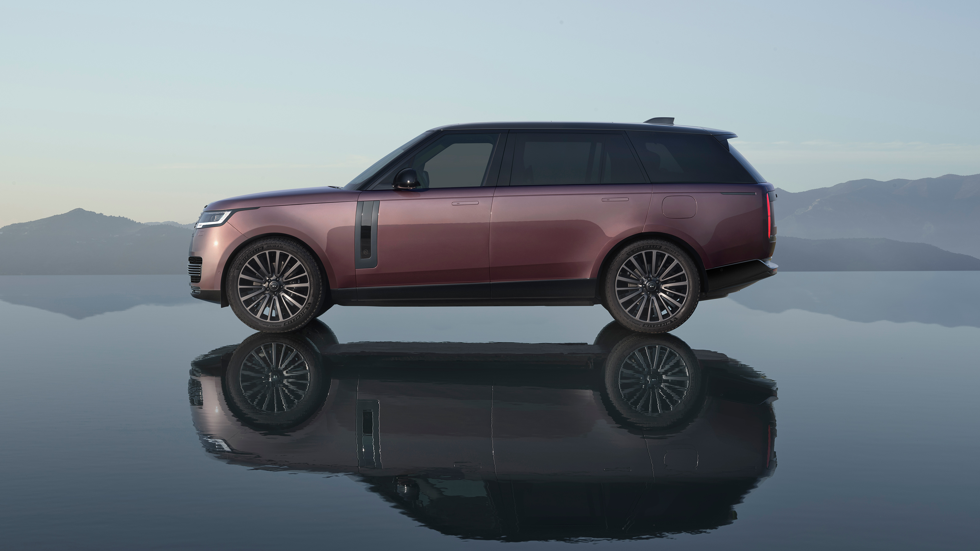 Range Rover Electric side