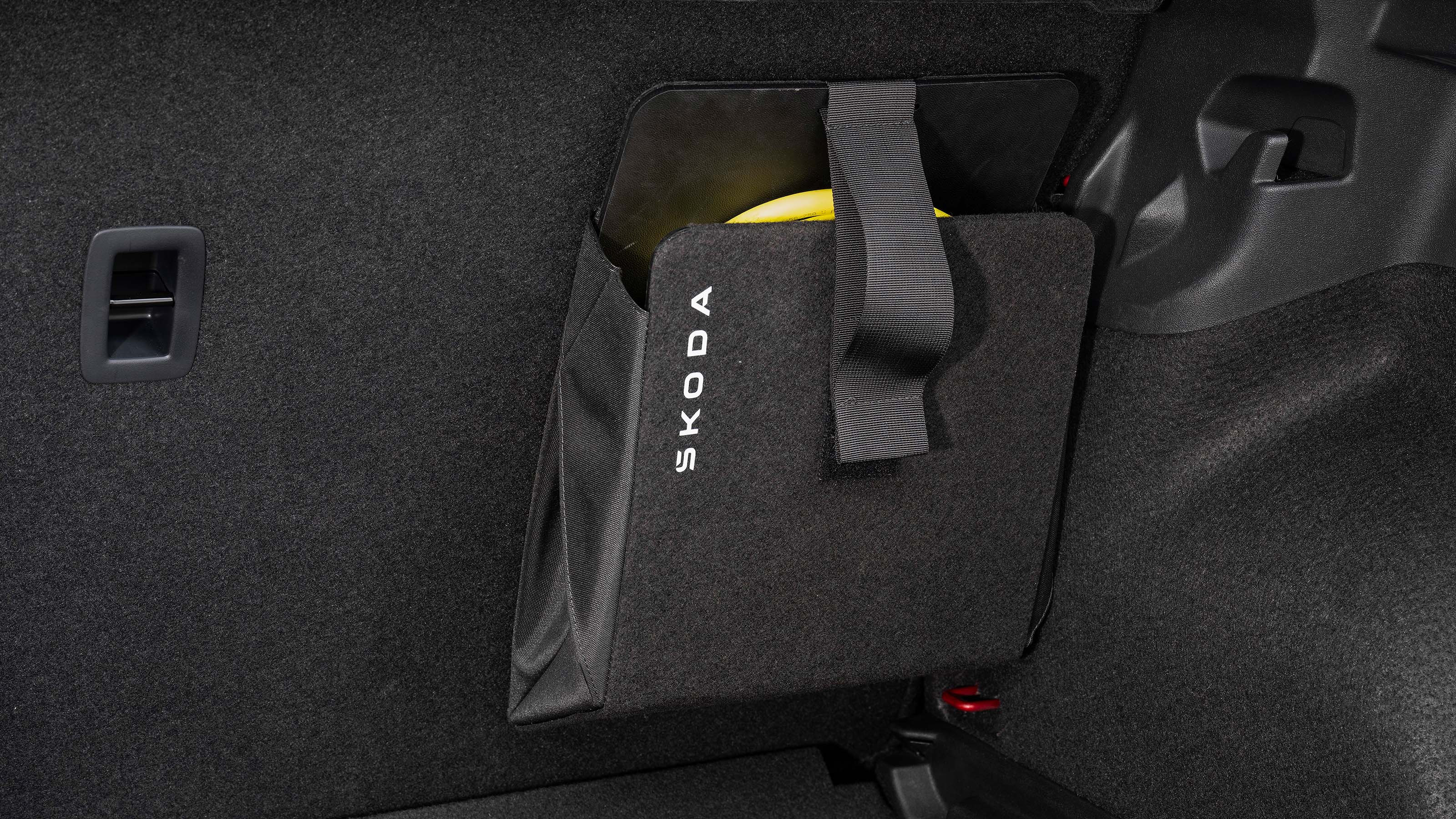 Skoda Epiq - charging cable