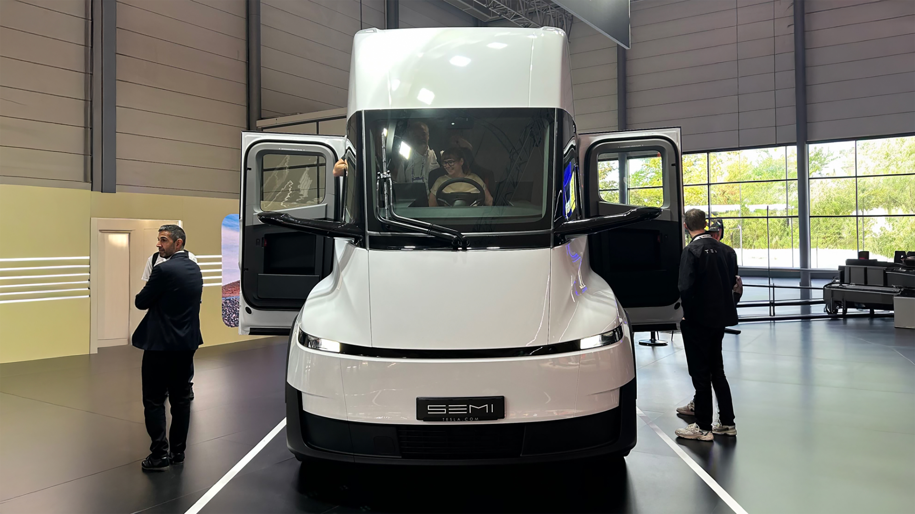 Tesla Semi - front end