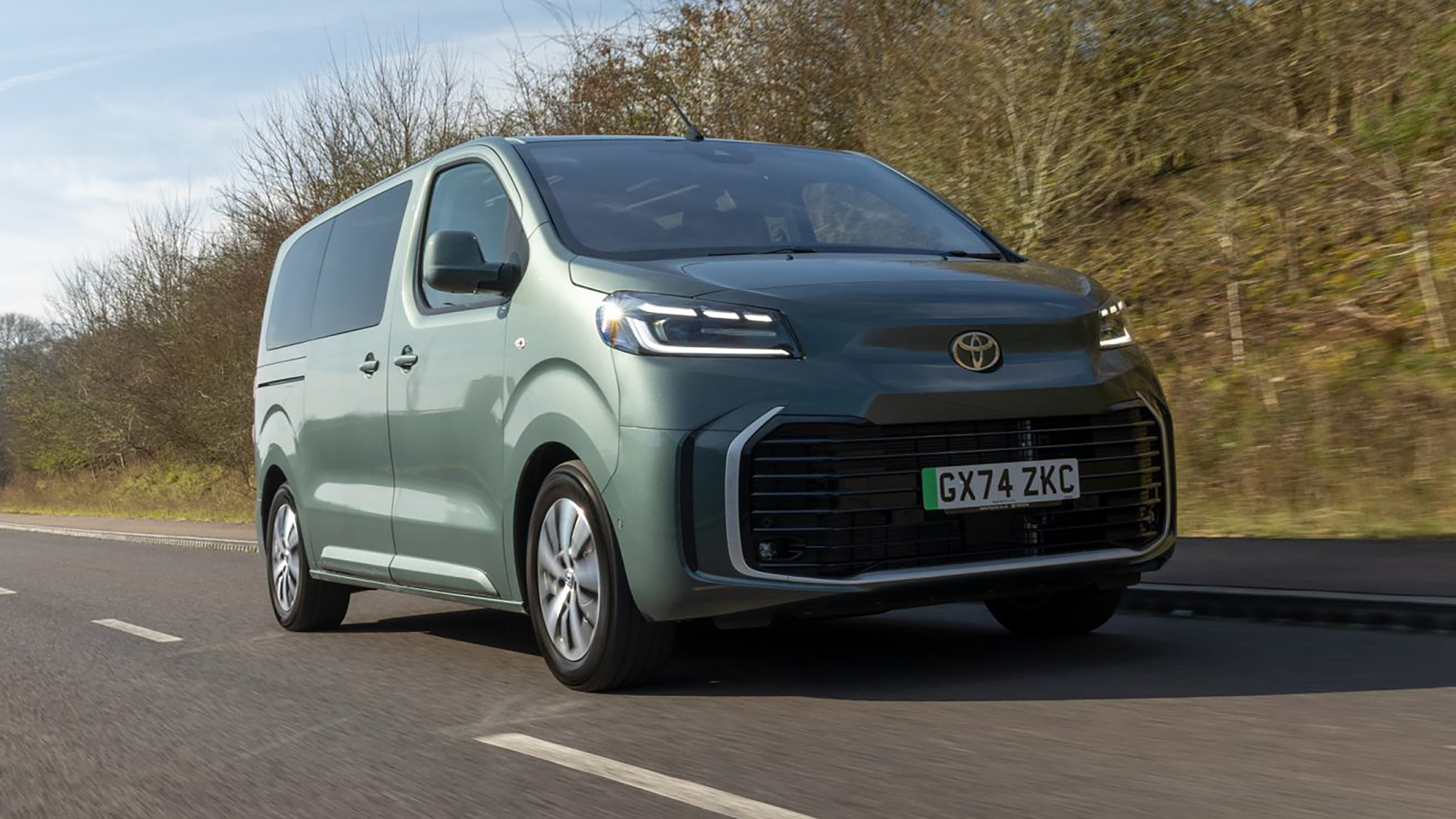 Toyota Proace Verso - front tracking