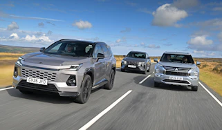 Toyota RAV4, Mitsubishi Outlander and Hyundai Tucson - front tracking