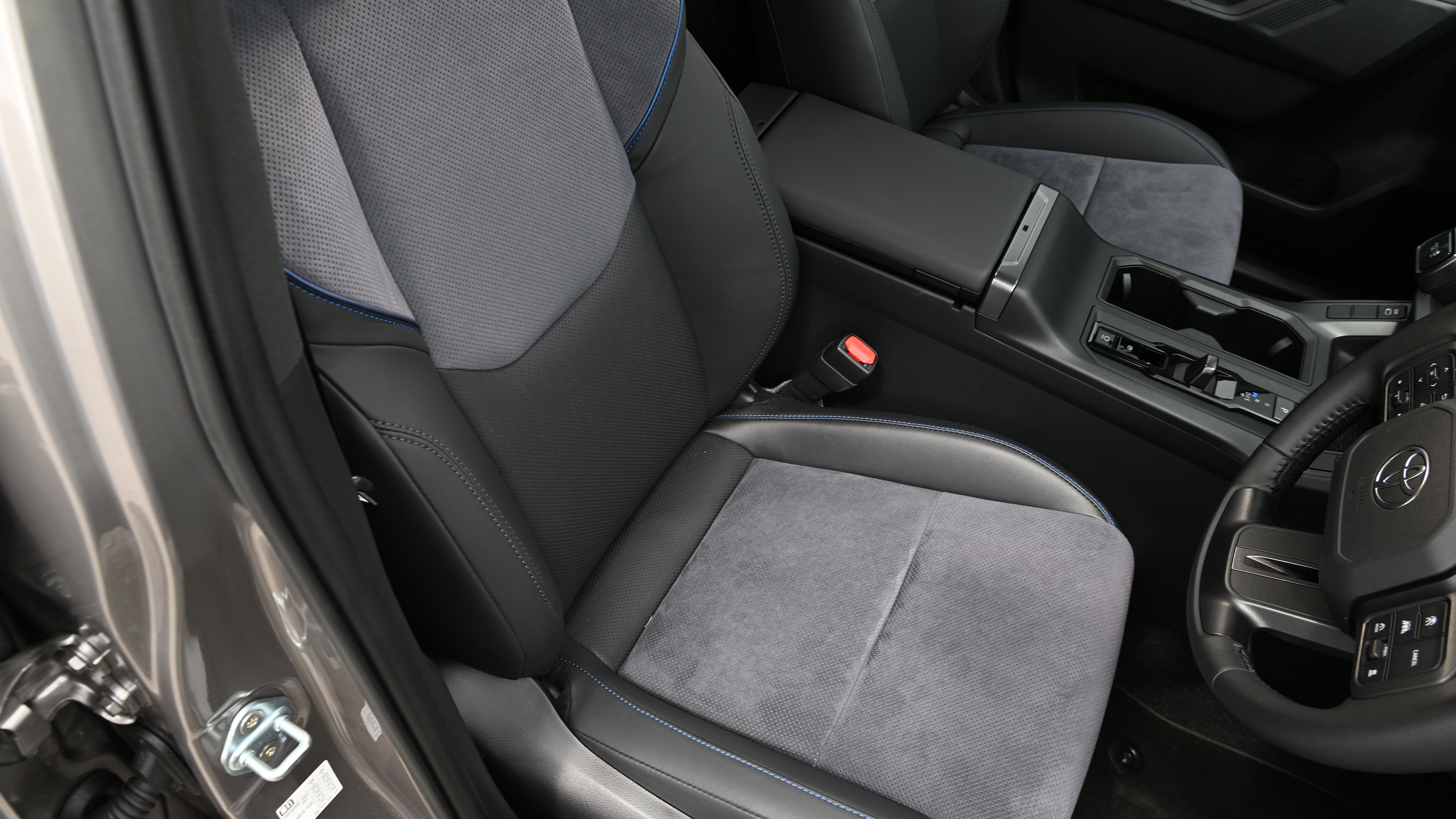 Toyota RAV4 - front seat