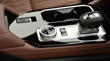 Mitsubishi Outlander - centre console