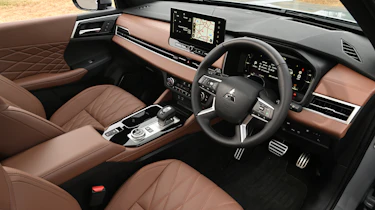 Mitsubishi Outlander - dashboard