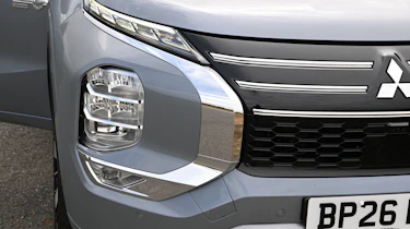 Mitsubishi Outlander - headlight