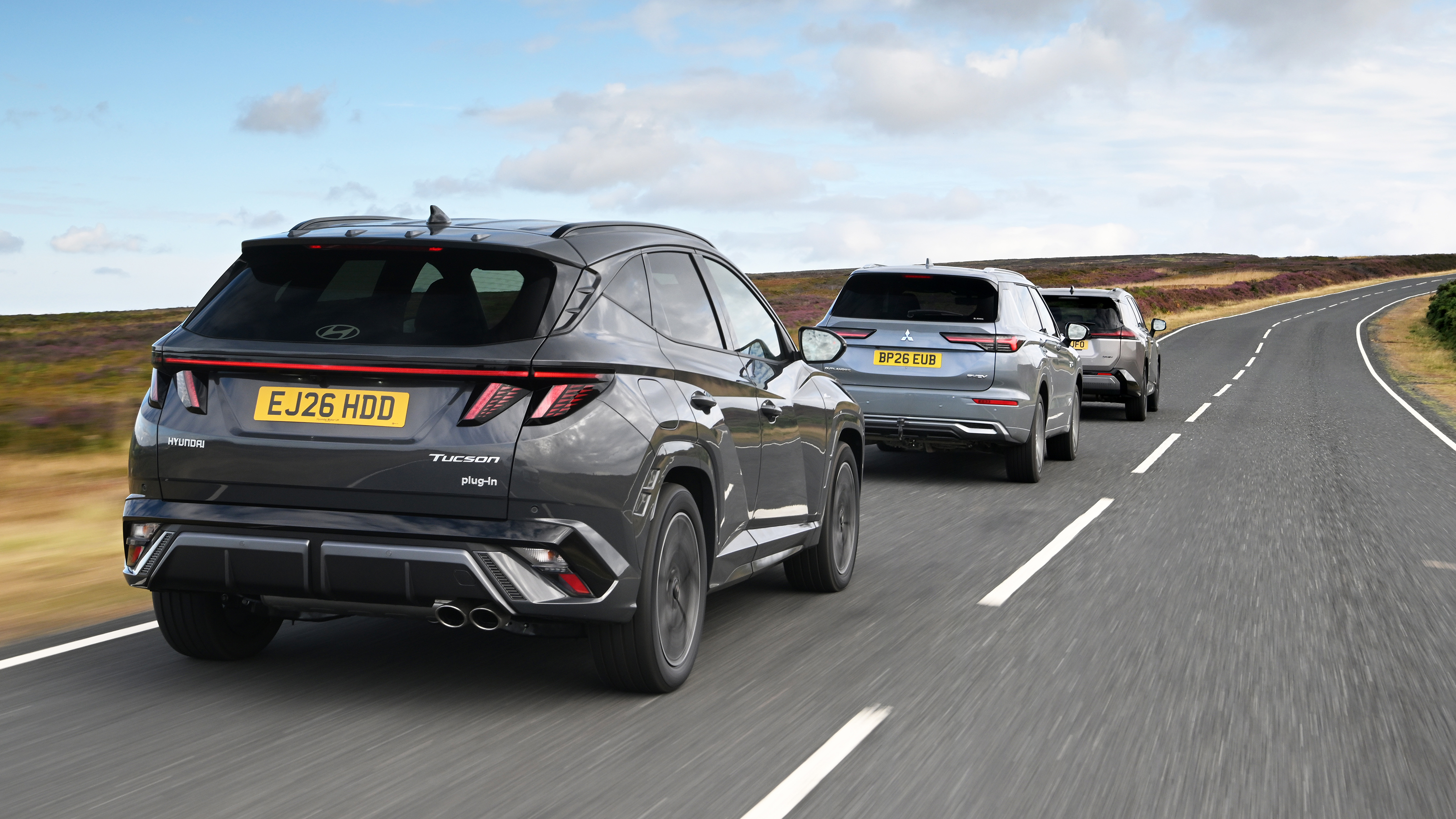 Toyota RAV4, Mitsubishi Outlander and Hyundai Tucson - rear tracking