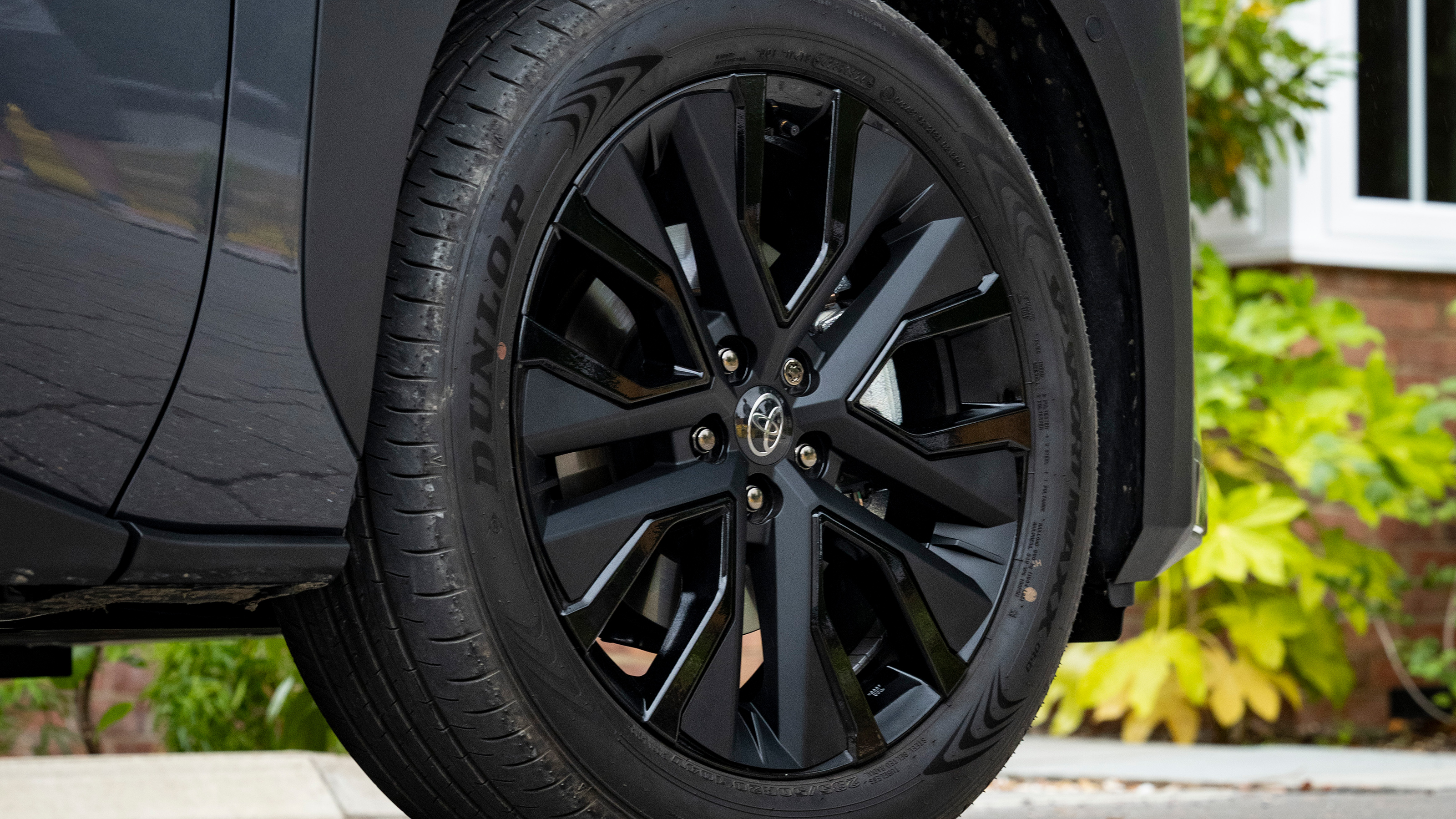 Toyota bZ4X Touring - wheel