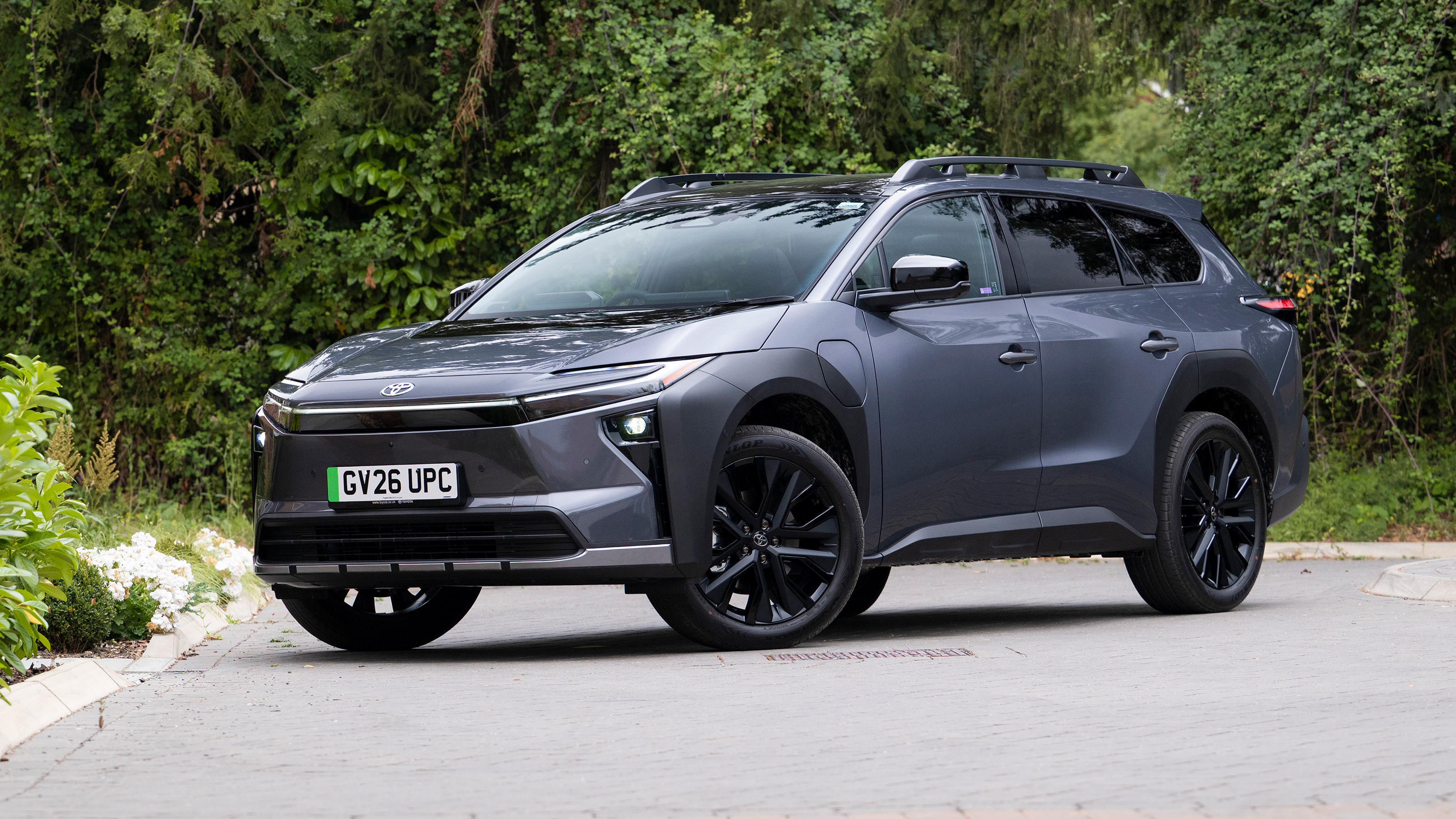 Toyota bZ4X Touring - front static
