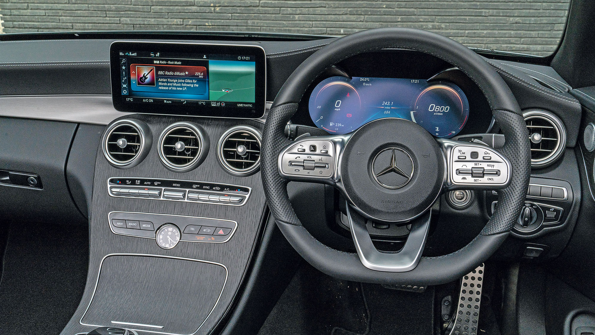 Used Mercedes C-Class Cabriolet - dash