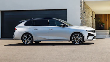 Vauxhall Astra manual - Sports Tourer side