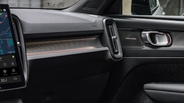 Volvo EX40 facelift - trim