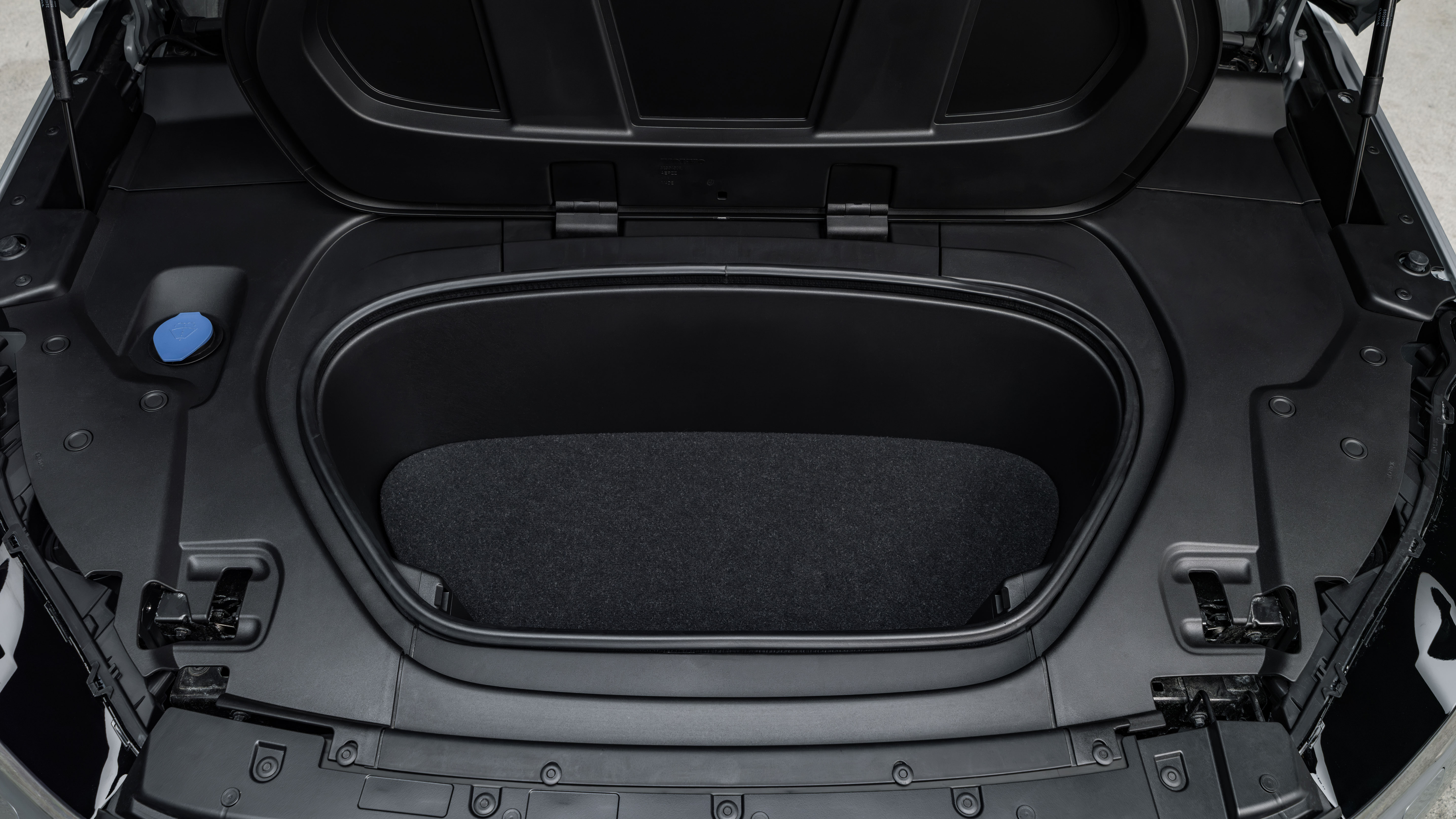 Volvo EX40 facelift - front storage