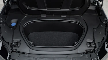 Volvo EX40 facelift - front storage