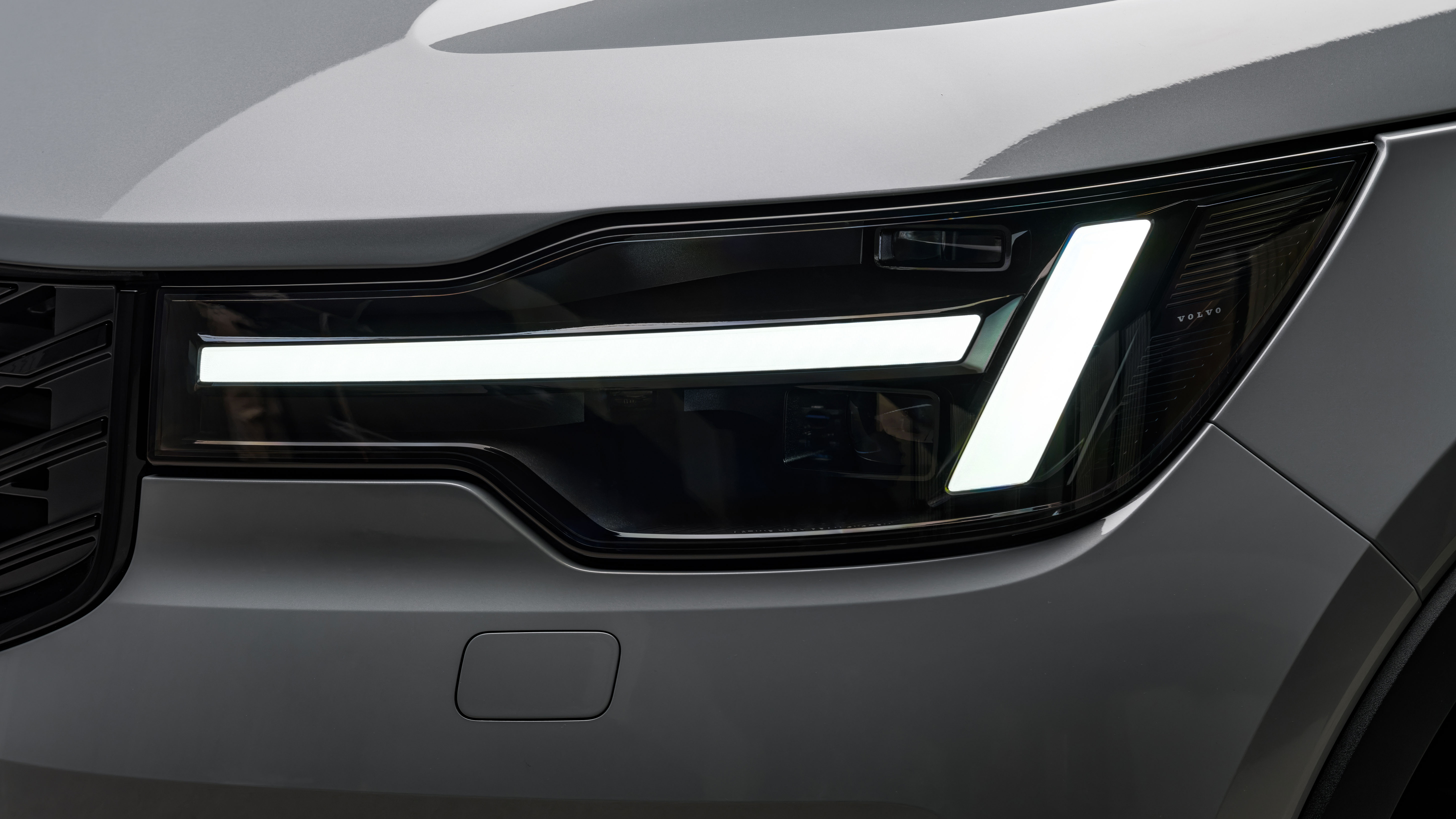 Volvo XC40 facelift - front light