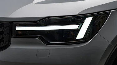 Volvo XC40 facelift - front light