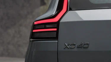 Volvo XC40 facelift - rear badge
