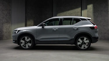 Volvo XC40 facelift - side