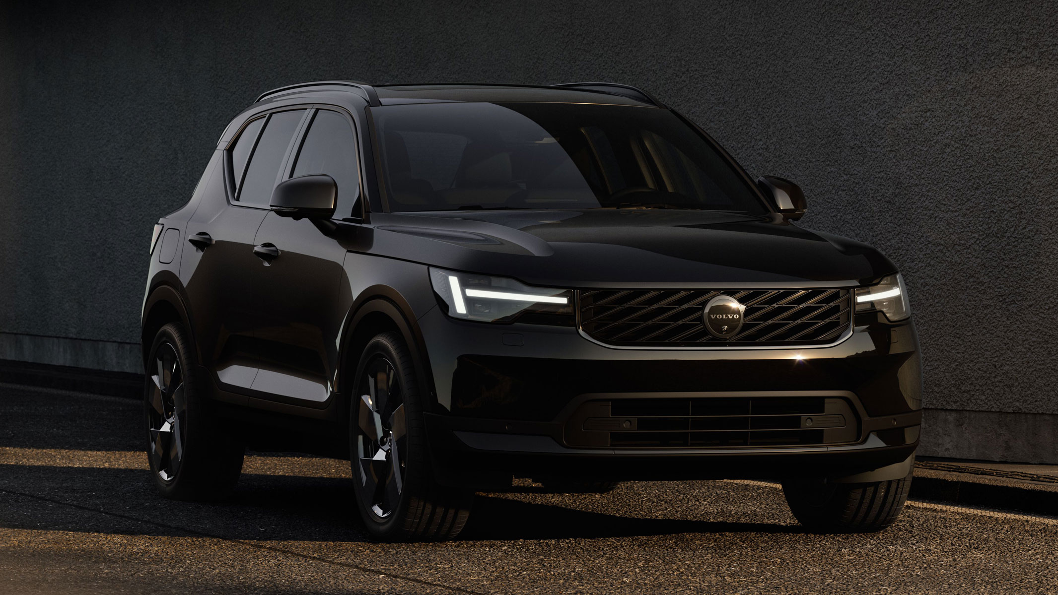 Volvo XC40 facelift - front black