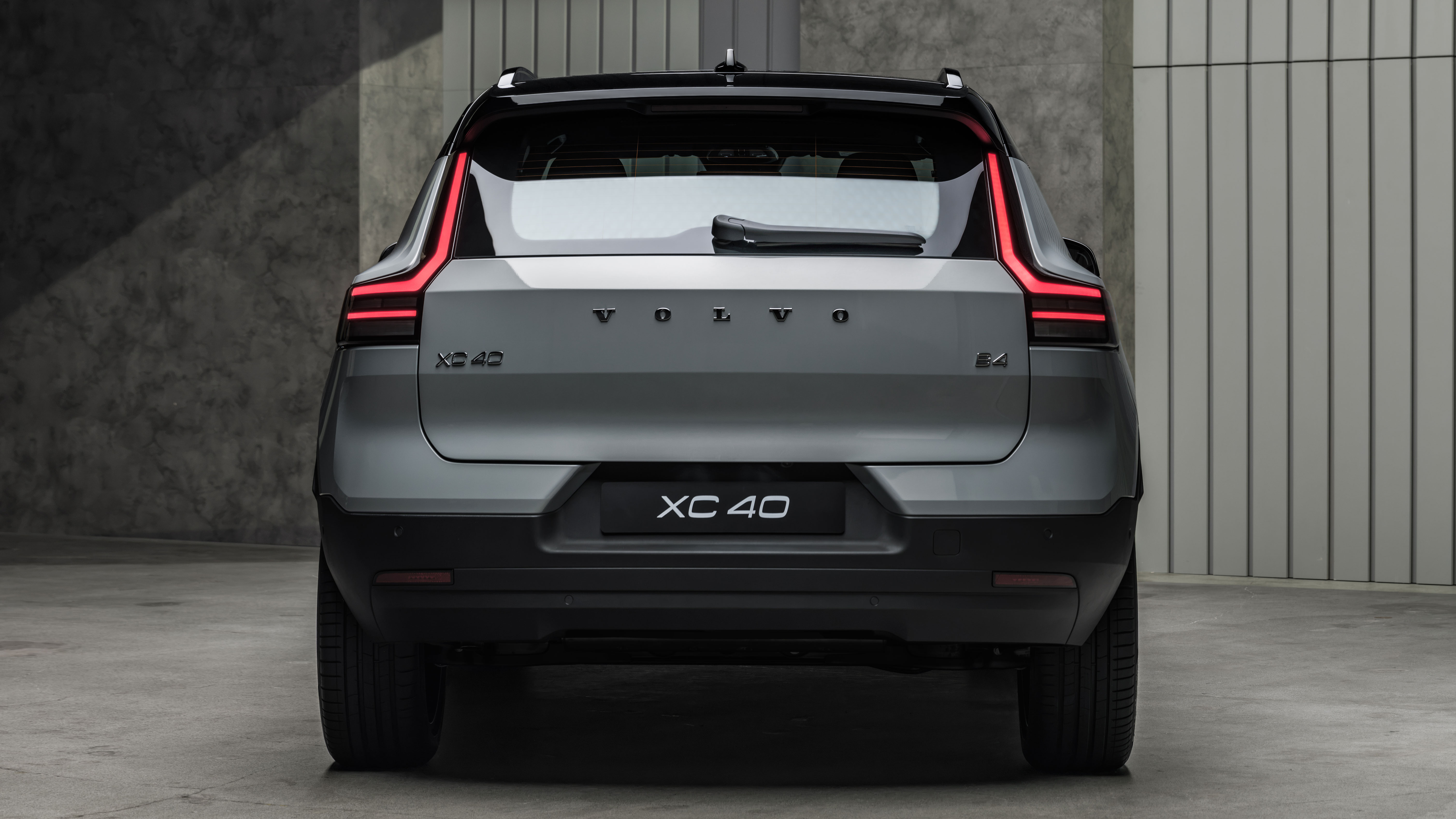 Volvo XC40 facelift - full rear