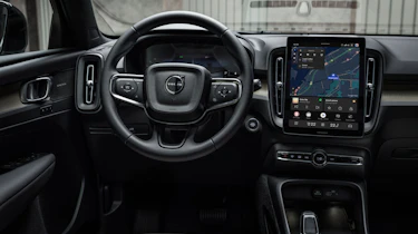 Volvo XC40 facelift - dash
